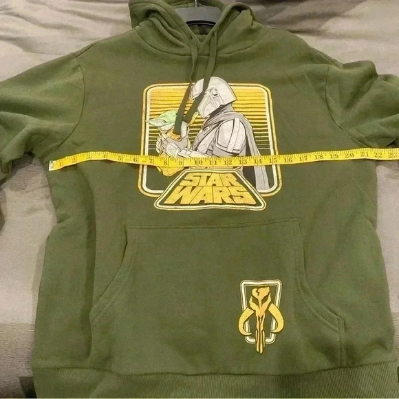 Disney Star Wars The Mandalorian and Grogu Hoodie Size Medium New With Tags - Picture 4 of 4